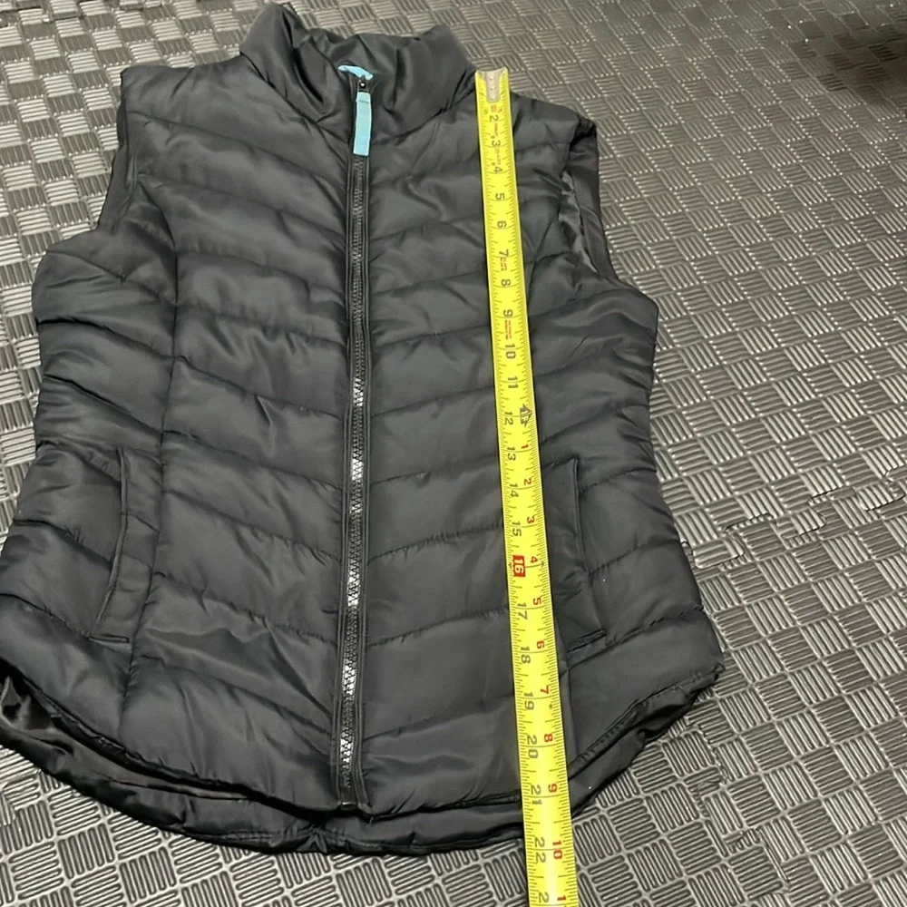 Black puffer vest aeropostale size extra small zipper front